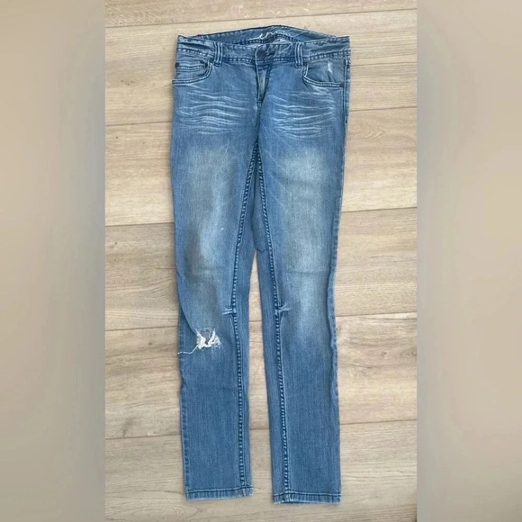 INC Women's Denim Regular Fit Skinny Leg Y2K Faded Distressed Light Wash Jeans 4 - Picture 2 of 9